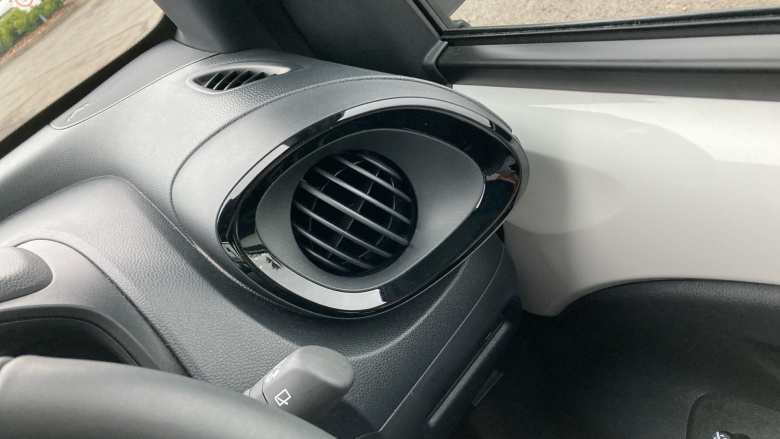 Toyota Aygo X 1.0 VVT-i Edge 5dr Auto Petrol Hatchback